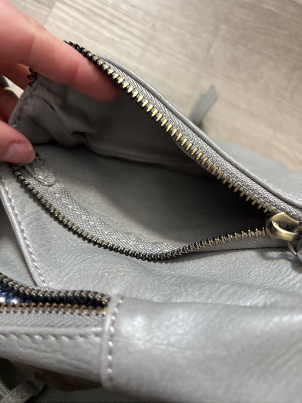 Antik Kraft Light Gray Leather Crossbody Sling Bag - Picture 6 of 6